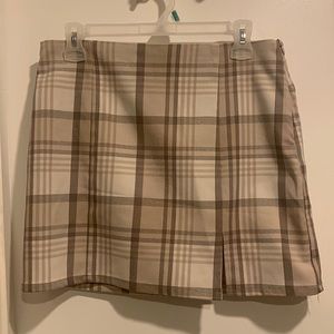 Cute plaid tan schoolgirl skirt size large from forever 21